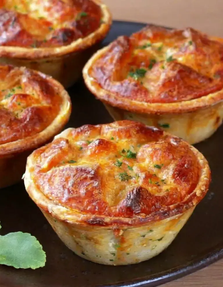 Chicago Deep-Dish Pizza Muffins